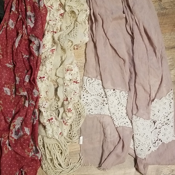 Scarf lot - Picture 3 of 3